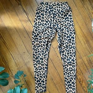 Balance athletica/vitality king cheetah leggings